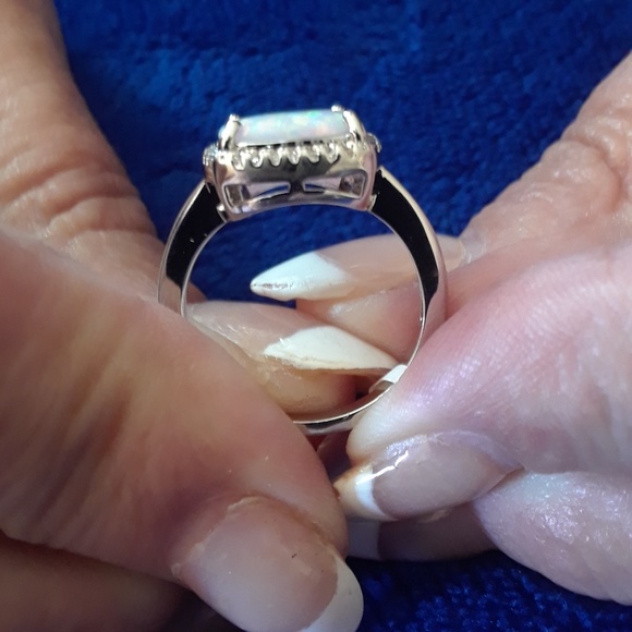 ❄ Host Pick 1/2❄☃️.37 ctw. Lab Created Opal. - Picture 3 of 3